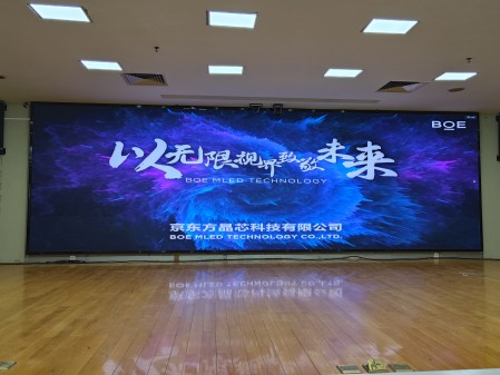 隨州丁字橋***公司BTQ020安裝完畢，尺寸7.68x2.4m，像素點3840x1200