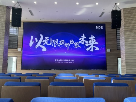 隨州**汽車測試場COB1.2安裝調試完成  尺寸: 8.4*4.725     像素點: 6720*3780