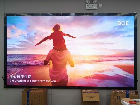 隨州荊門華銘廣場p1.53指導安裝完畢   尺寸：3.2m*1.76m；分辨率：2080*1144