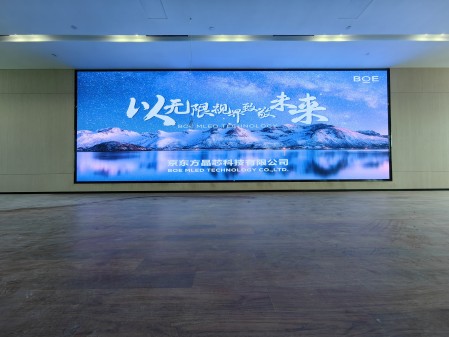 隨州荊州某產業園p2.5全彩安裝調試完畢    尺寸：9.6×3.36； 像素點：3840×1344